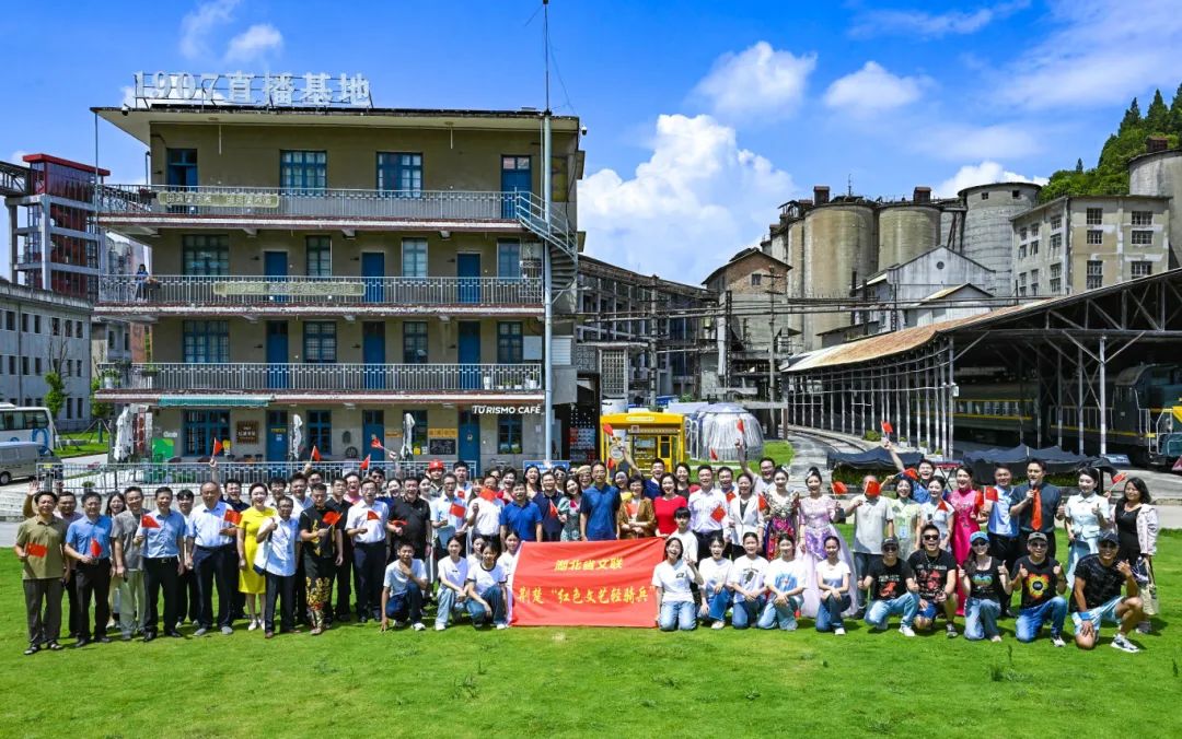 展演大合影.jpg