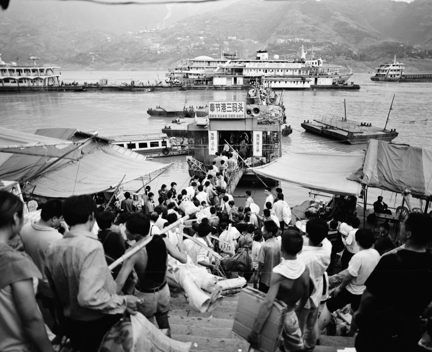 李勇《长江切片——奉节码头》组照 (4)