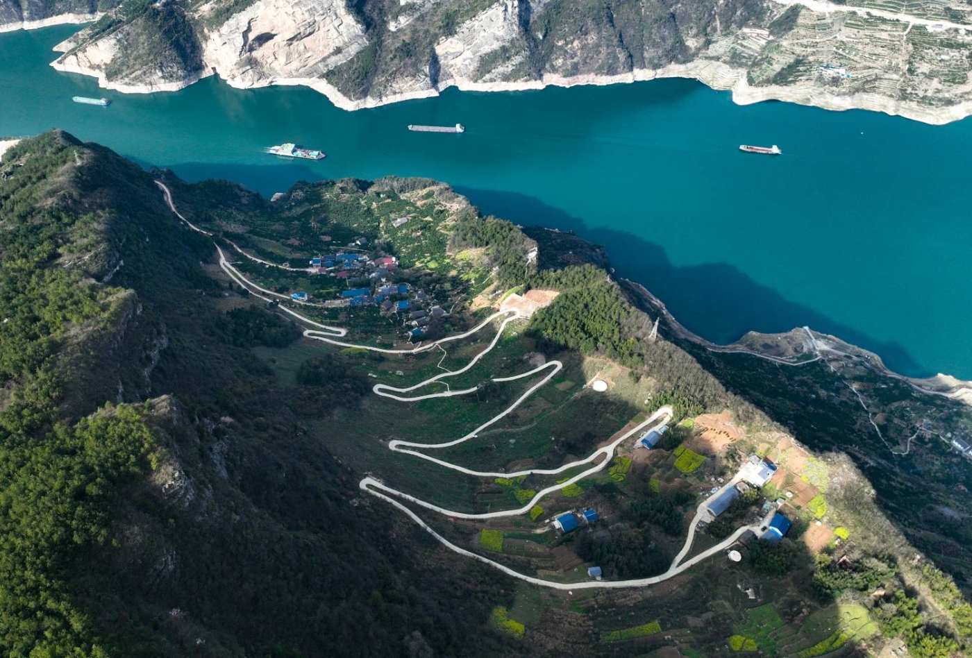 魏启扬《三峡库岸致富路》