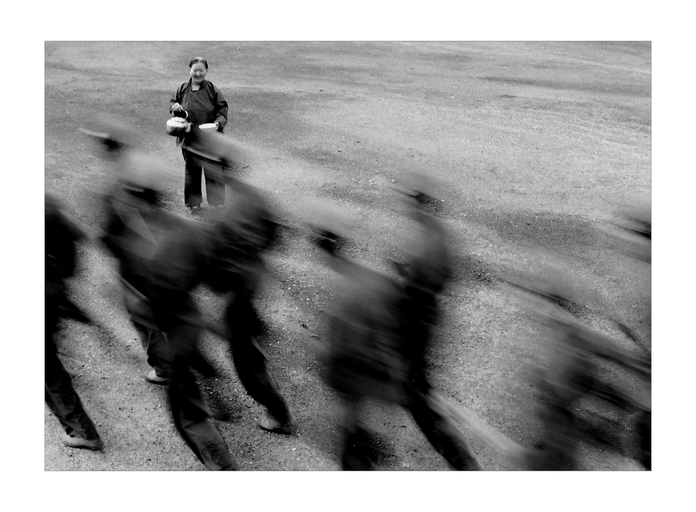 003《急行军》1987获全国摄影大赛铜牌奖