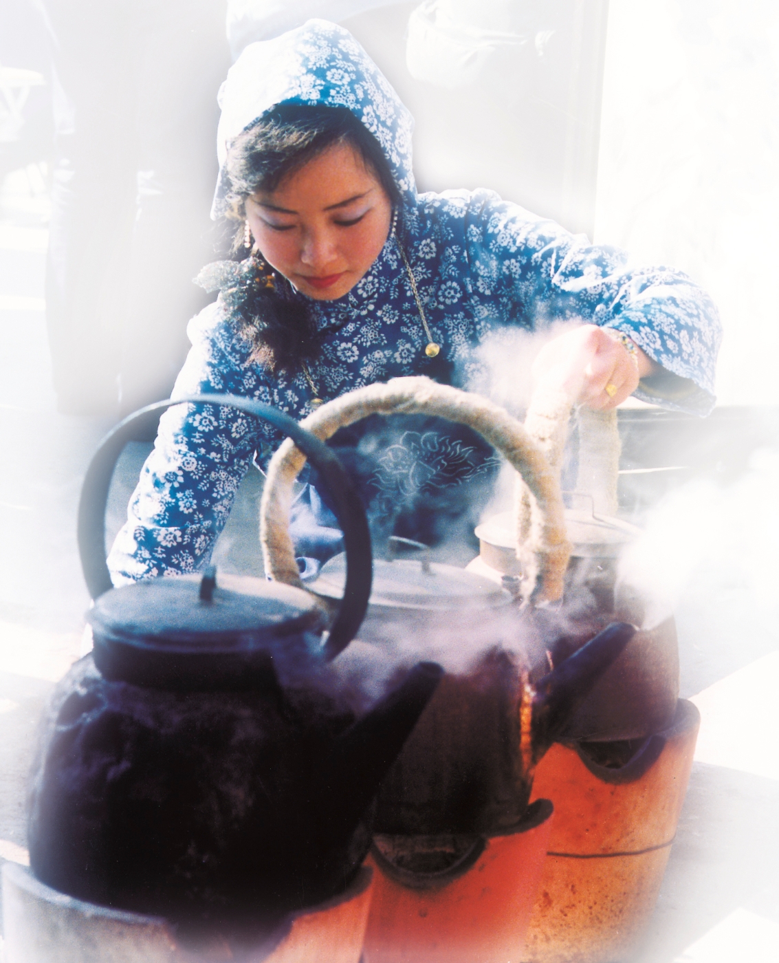 008《茶女》 获第20届全国摄影艺术展优秀奖